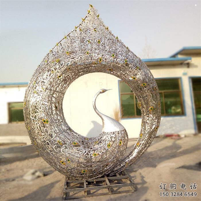 孔雀雕塑選用，美陳雕塑，鏤空鐵藝孔雀雕塑廠家?