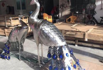 制作藝術(shù)孔雀雕塑廠家，鏡面工藝，不銹鋼孔雀雕塑預(yù)定