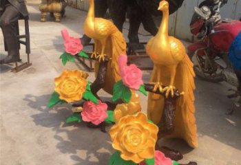 孔雀雕塑制作廠家，公園小品，銅孔雀雕塑優選?