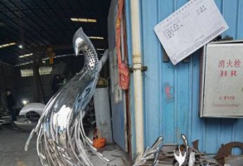 孔雀雕塑展品，花園小品，鏡面鐵藝孔雀雕塑優(yōu)選