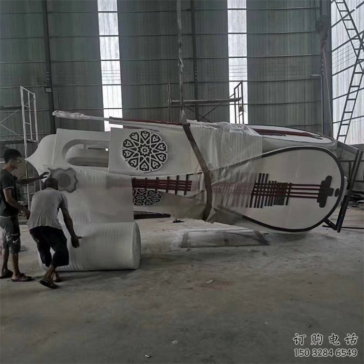 烤漆琵琶雕塑