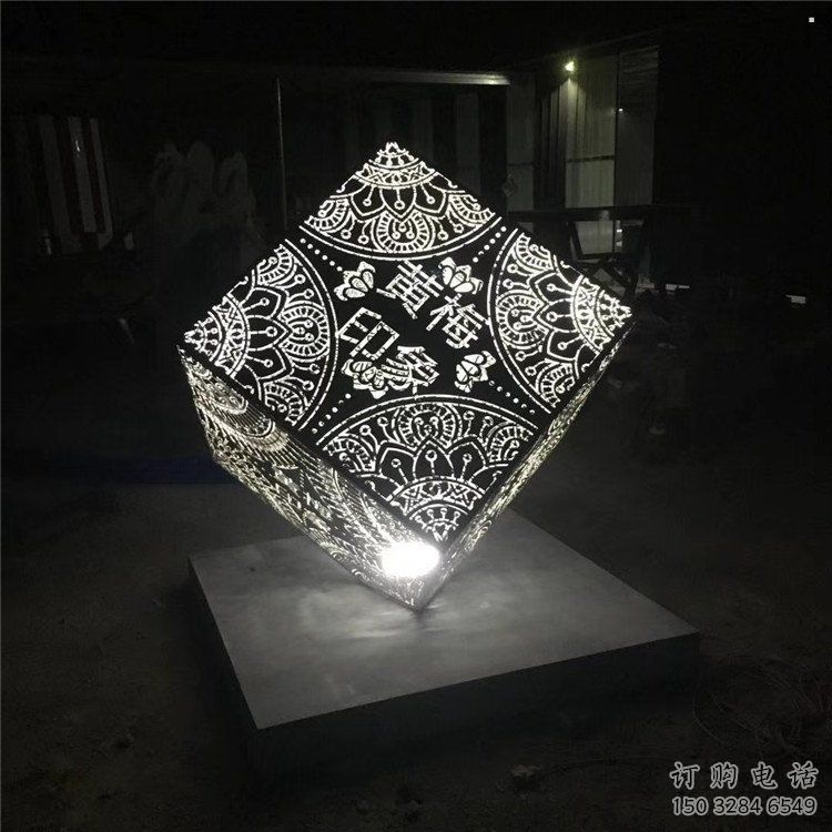 魔方雕塑定做，公園小品，燈光魔方雕塑點擊
