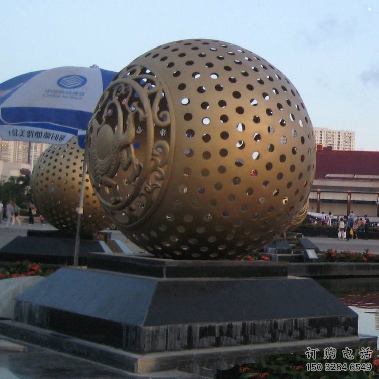 鏤空球雕塑點擊，圓雕體系，烤漆鏤空球雕塑標(biāo)準(zhǔn)