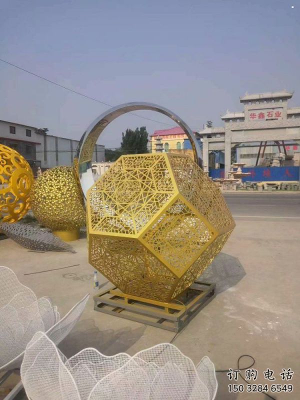 棱面球雕塑標準，景區案例，不銹鋼鏤空棱面球雕塑常用