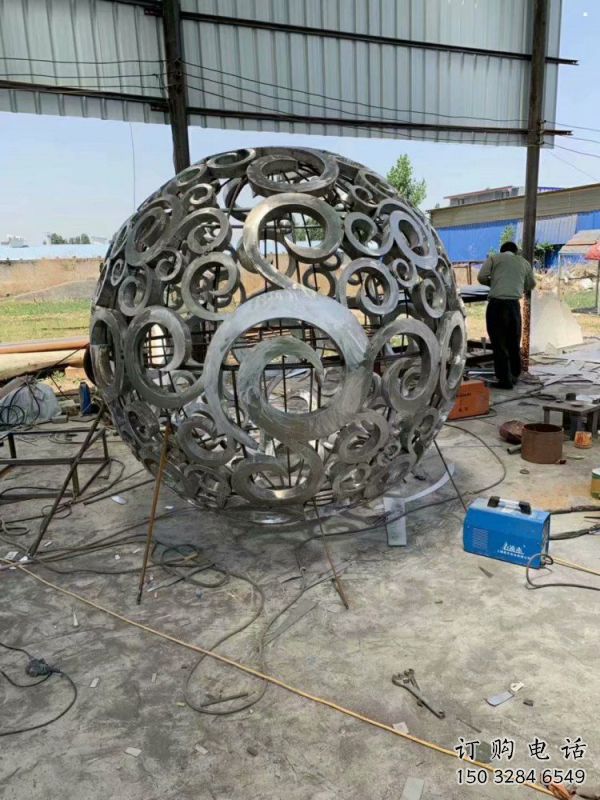 燈光球雕塑優(yōu)選，陸地?cái)[件，不銹鋼燈光球雕塑制作廠家