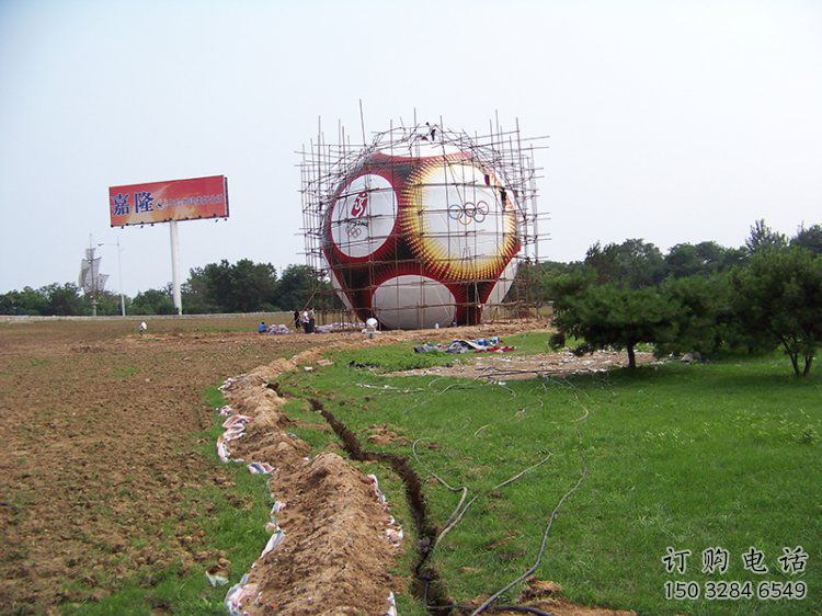 商業街足球雕塑