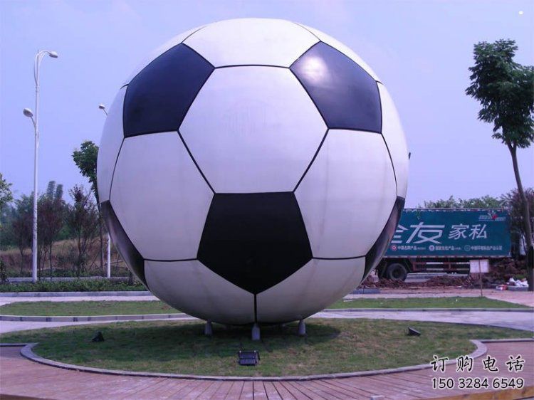足球雕塑