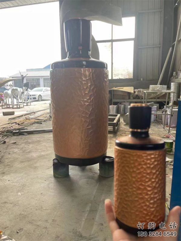 藝術酒瓶雕塑展品，室外軟裝，展示玻璃鋼酒瓶雕塑訂做