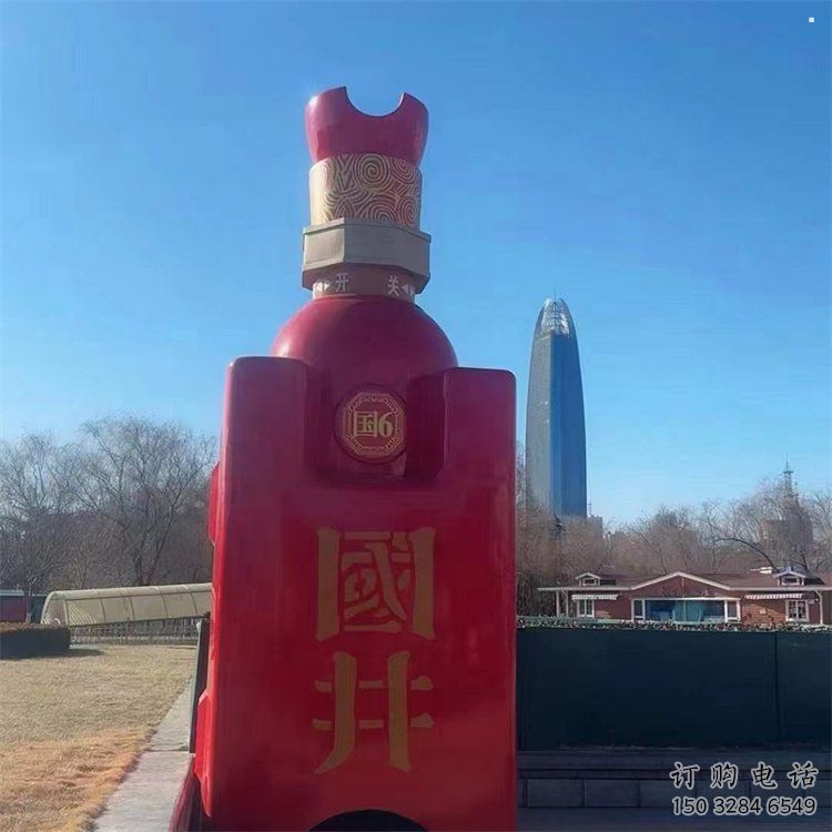洋酒瓶雕塑精品，標(biāo)識(shí)雕塑，玻璃鋼洋酒瓶雕塑供給