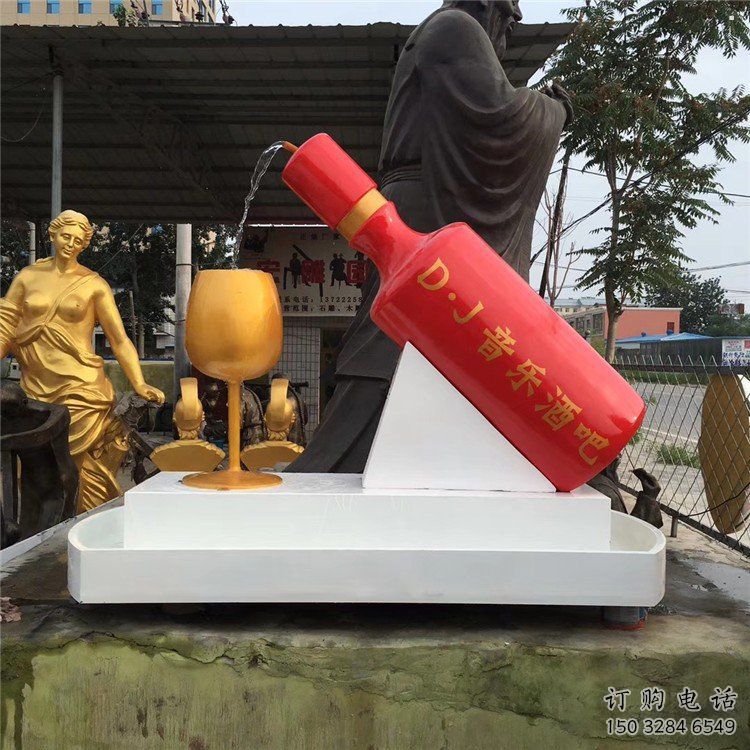 酒瓶雕塑專供，美陳雕塑，景觀流水酒瓶雕塑預(yù)定