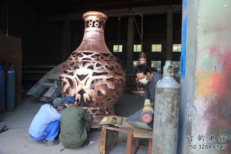 銅花瓶雕塑定做，廣場雕塑，室外銅花瓶雕塑提供