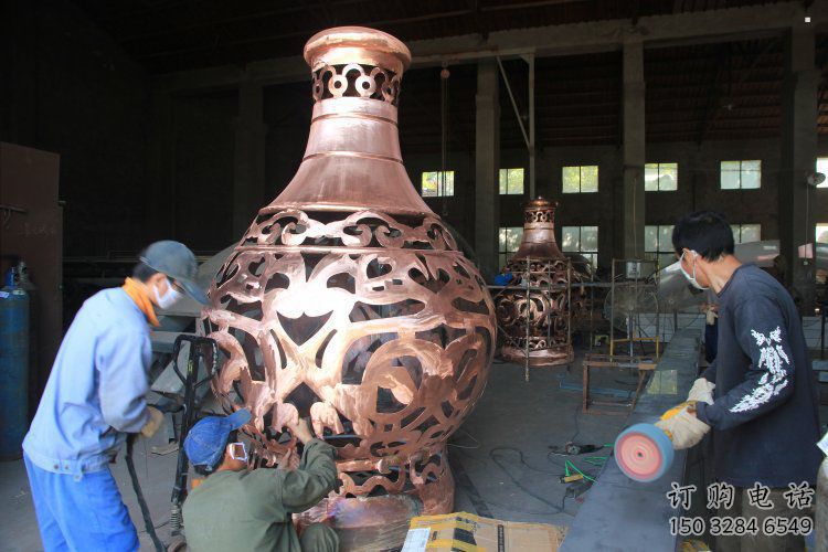 銅花瓶雕塑制作優選，戶外雕塑，軟裝銅花瓶雕塑廠家