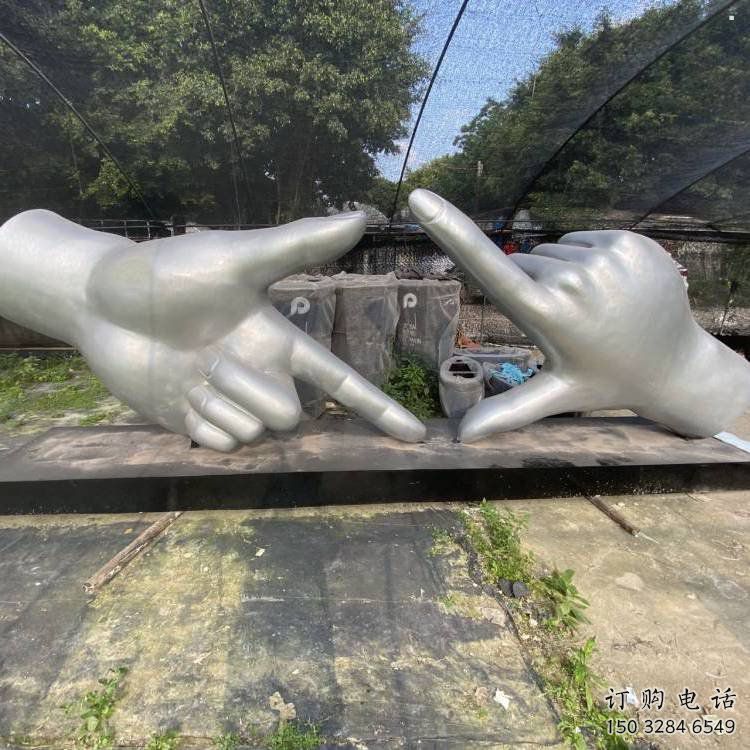 剪刀手雕塑定價，拉絲工藝，不銹鋼剪刀手雕塑制作廠家