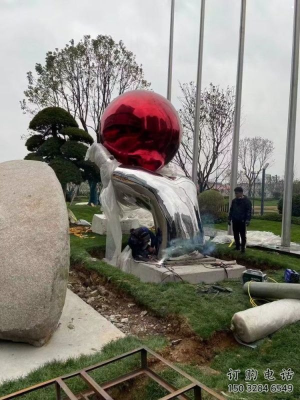 火球雕塑定制，景觀雕塑，廣場手托火球雕塑廠家