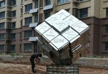 正方體雕塑供應(yīng)，花園小品，不銹鋼正方體雕塑展品