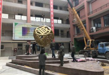 別墅區(qū)正方形雕塑