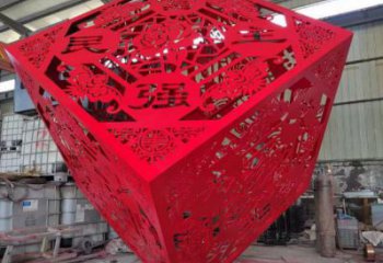 室內(nèi)正方形雕塑