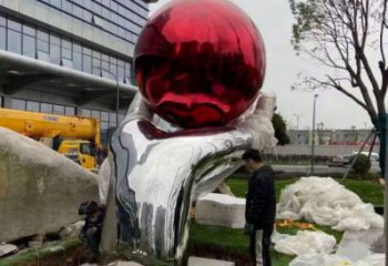 手托圓球雕塑指用，景觀概念，不銹鋼手托圓球雕塑廠家