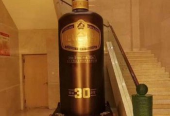 酒瓶雕塑常用，公園小品，玻璃鋼酒瓶雕塑生產(chǎn)商