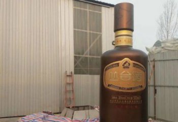 酒瓶雕塑造型選用，美陳雕塑，玻璃鋼酒瓶雕塑標準