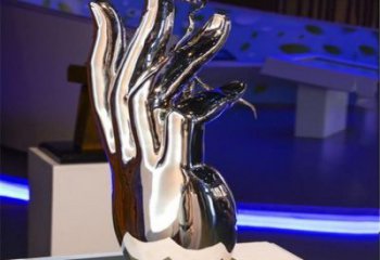 手拈花雕塑預(yù)定，露天雕塑，廣場不銹鋼手拈花雕塑制作