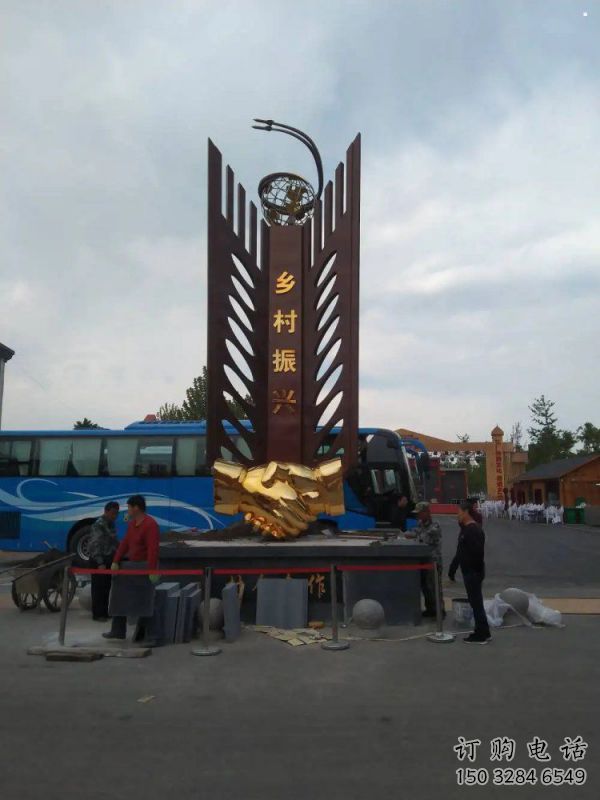 握手雕塑服務(wù)商，街景小品，點(diǎn)擊不銹鋼握手雕塑廠家