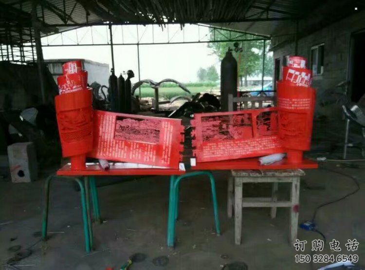 彩繪書(shū)簡(jiǎn)雕塑