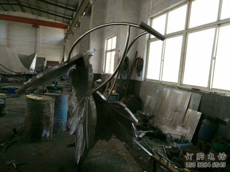 楓葉雕塑優選，陸地擺件，藝術不銹鋼楓葉雕塑供應