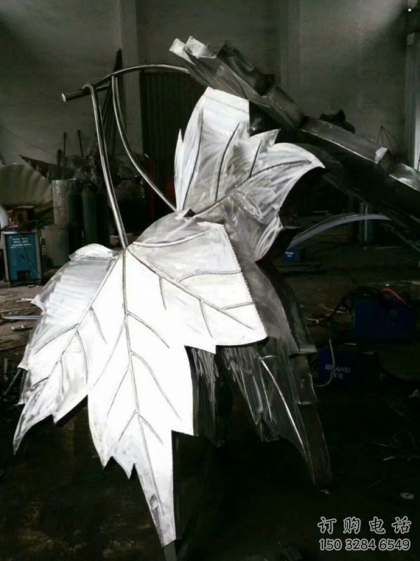 楓葉雕塑觀賞型，街景小品，金屬楓葉雕塑主題常用