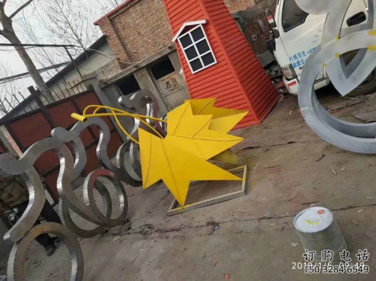 楓葉雕塑通用，街景小品，烤漆楓葉雕塑制造廠家