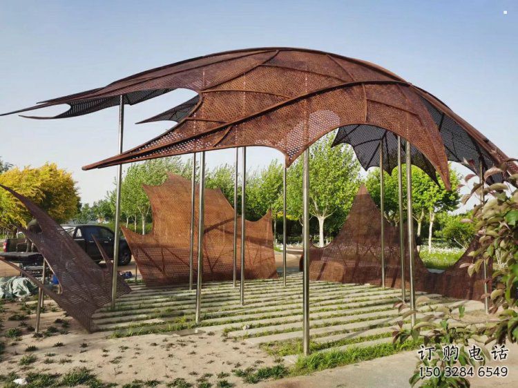 鏤空楓葉雕塑精選，露天雕塑，鐵藝楓葉雕塑訂做廠家