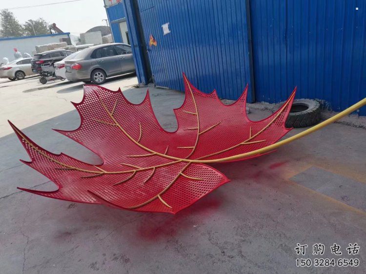 鏤空楓葉雕塑制造，白鋼構件，鐵藝楓葉雕塑廠家提供