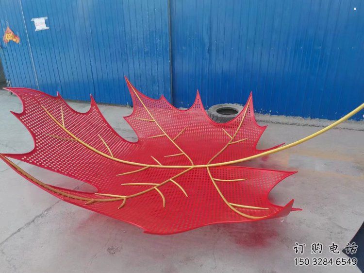 鏤空楓葉雕塑制造，歐式風格，鐵藝楓葉雕塑定制廠家