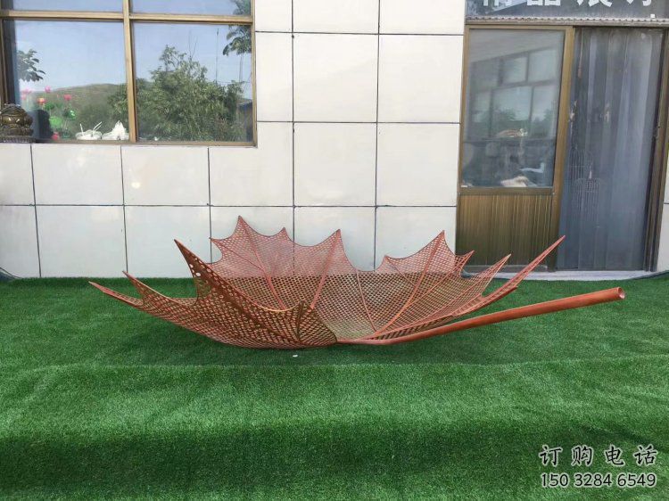 鏤空樹(shù)葉雕塑制作，美陳雕塑，鐵藝樹(shù)葉雕塑觀賞型