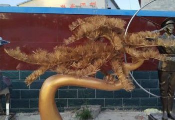 戶外松樹雕塑