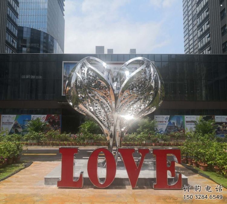 街道心形雕塑