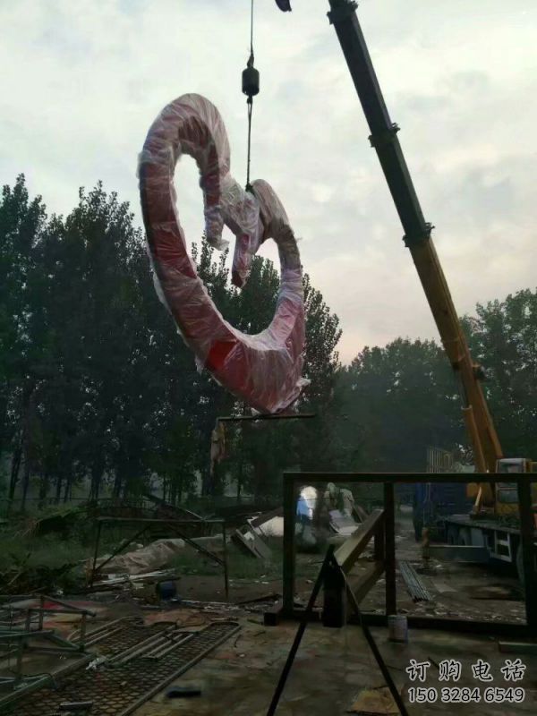 大型商場心形雕塑