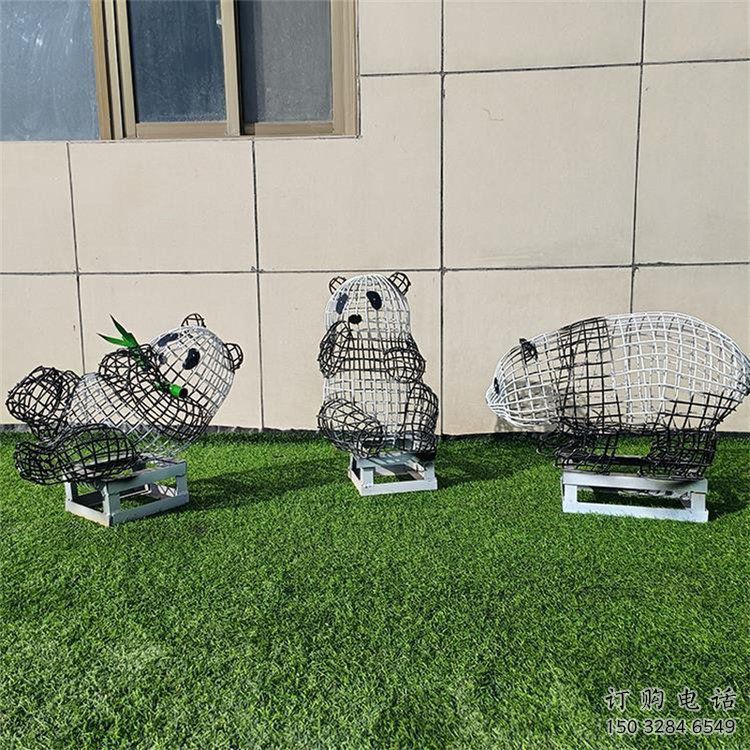 金屬熊貓雕塑廠家，城市雕塑，彩色鏤空熊貓雕塑指用