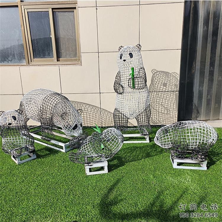 景觀熊貓雕塑選用，美陳雕塑，鏤空熊貓雕塑廠家