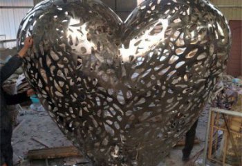 心形球雕塑選用，小區(qū)擺件，大型不銹鋼心形球雕塑公司