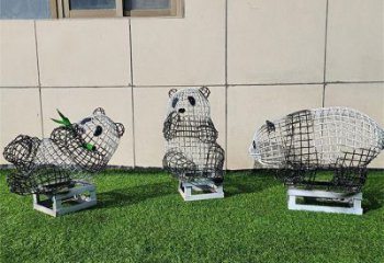 金屬熊貓雕塑廠家，城市雕塑，彩色鏤空熊貓雕塑指用
