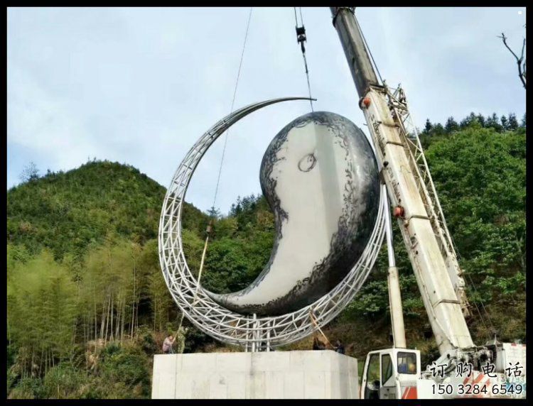 大型月亮雕塑，鍍銅景觀雕塑，鏡面工藝