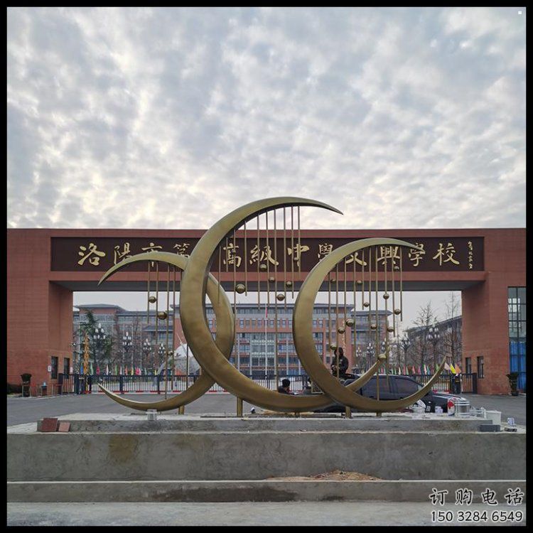 鏤空月亮雕塑制造商，校園雕塑，月亮水簾雕塑供給