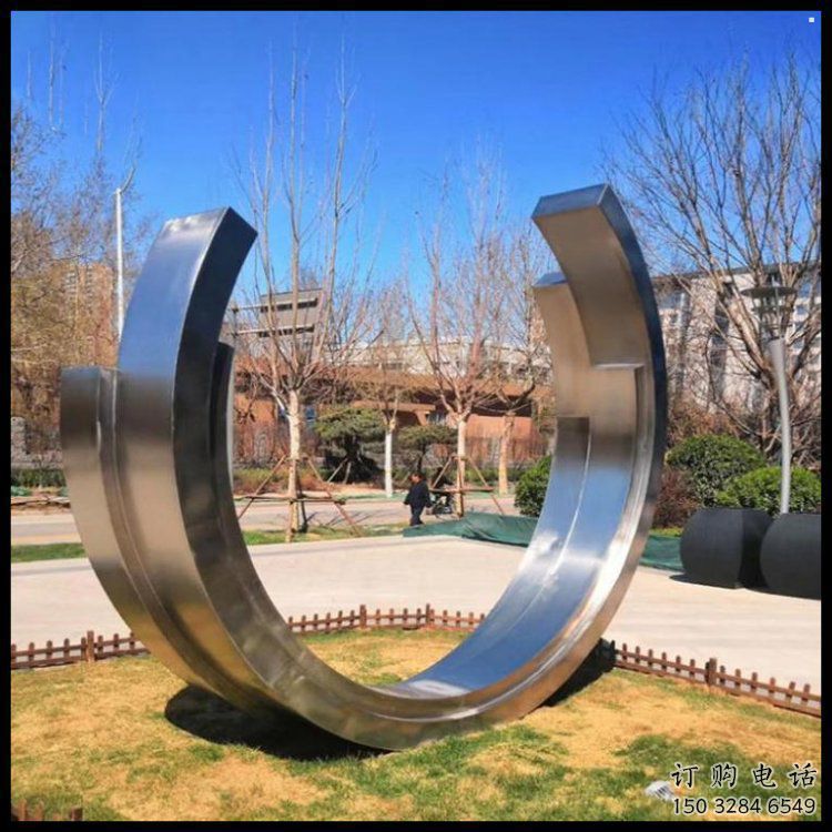 別墅區(qū)月牙雕塑