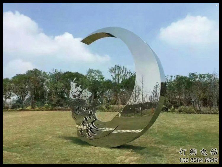 公園月牙雕塑