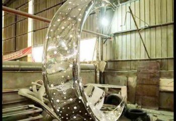 月亮雕塑訂做供需，景區(qū)雕塑，燈光鏤空月亮雕塑定價(jià)