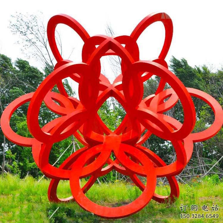 彩繪花環(huán)雕塑