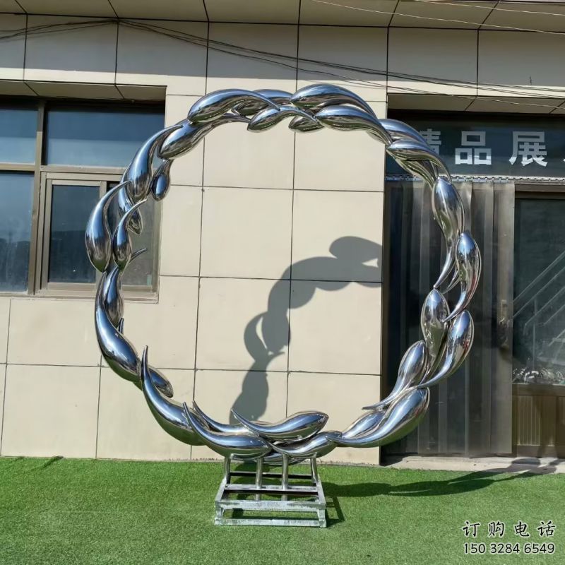 金魚雕塑訂做特供，室外軟裝，標(biāo)志圓環(huán)金魚雕塑供應(yīng)