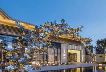 鏡面花環(huán)雕塑