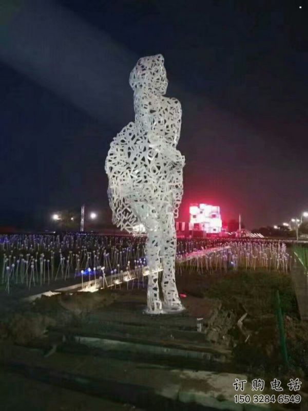 鏤空人物雕塑預定，城區(qū)小品，現(xiàn)代鐵藝人物雕塑制造商